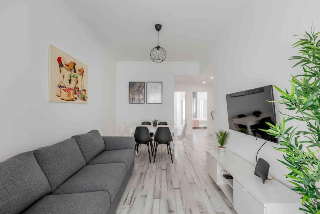 Lovely 3-Bedroom Condo W/ Free Parking On Premises Queluz Buitenkant foto