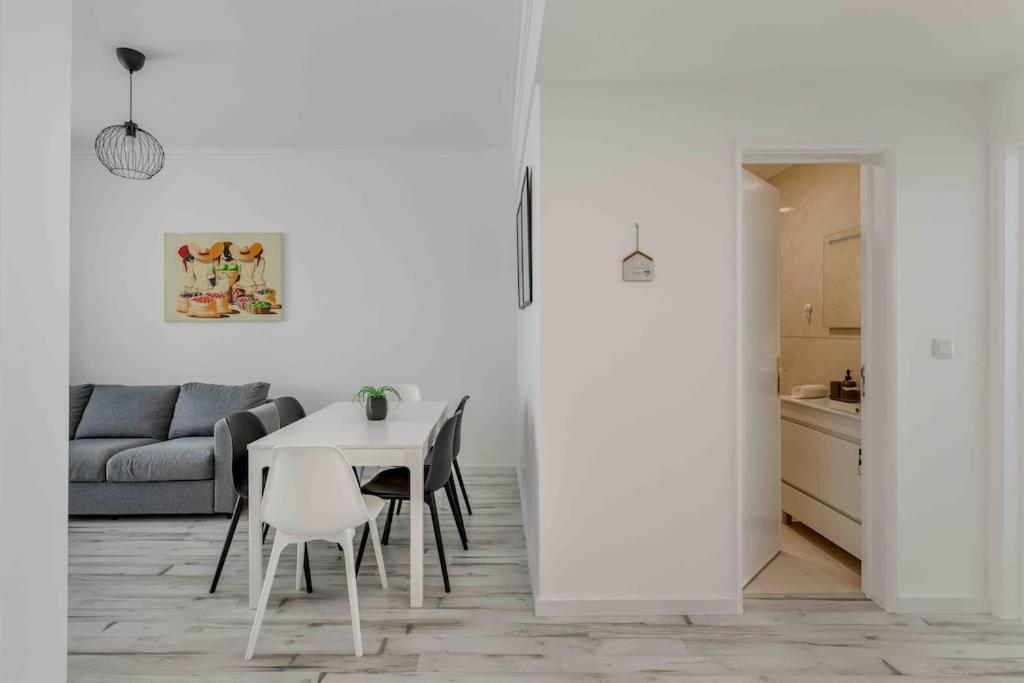 Lovely 3-Bedroom Condo W/ Free Parking On Premises Queluz Buitenkant foto