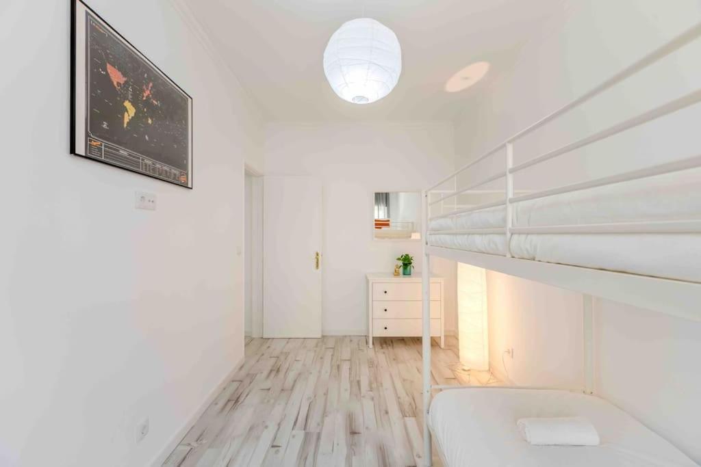 Lovely 3-Bedroom Condo W/ Free Parking On Premises Queluz Buitenkant foto